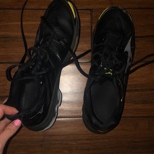 Volleyball shoes
